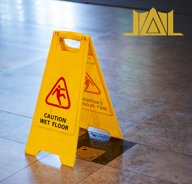 ACCIDENTES POR RESBALONES Y CAÍDAS